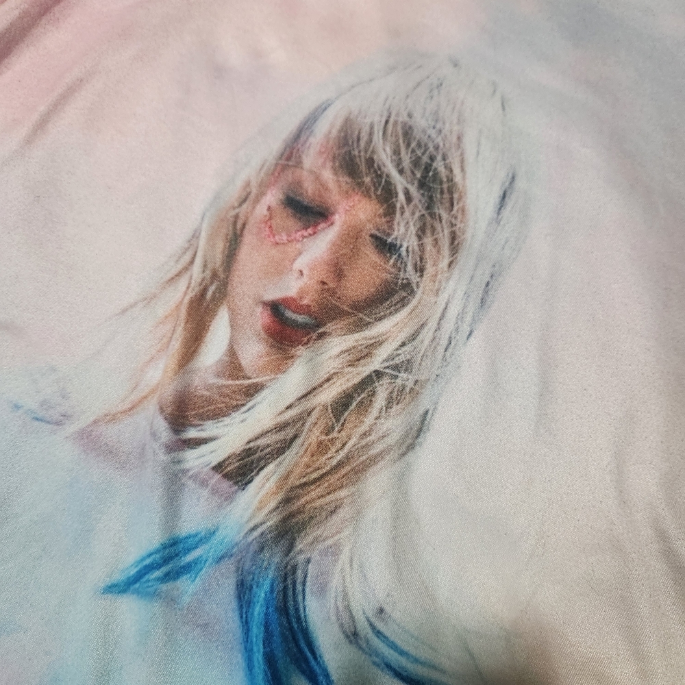 Taylor Swift Kids Tee in Pink and Blue